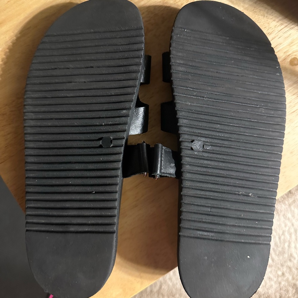Steve Madden Black Leather Slide Sandals - Picture 4 of 4